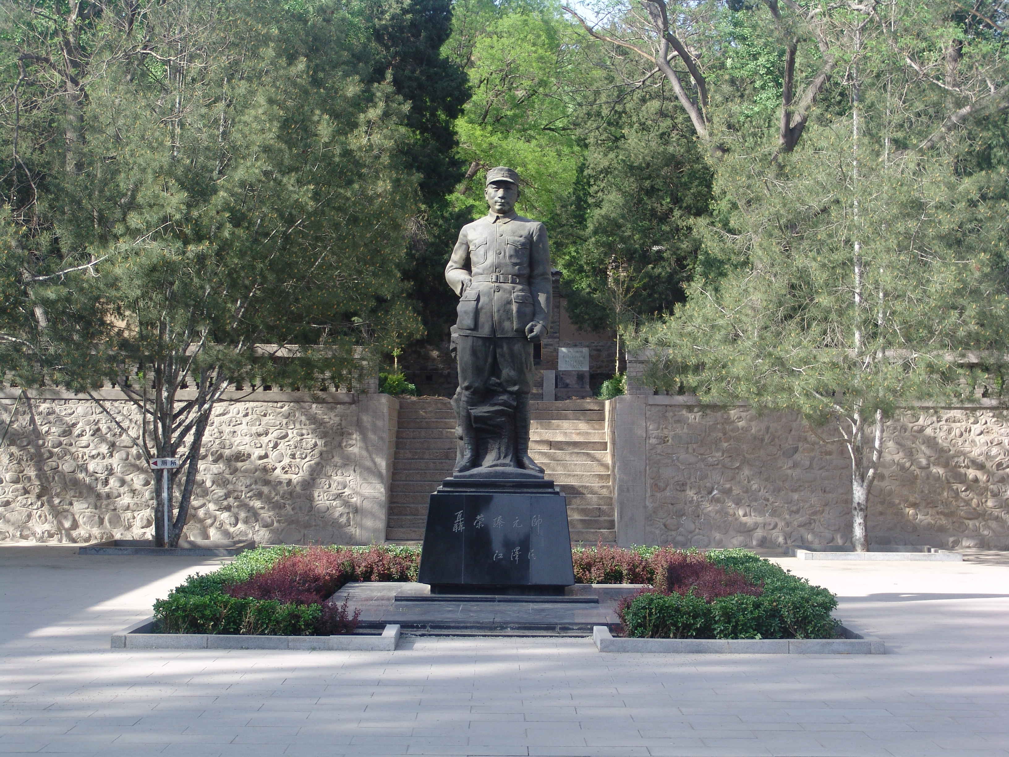 聂荣臻元帅铜像